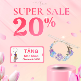 Đây là mẫu vòng tay handmade mang phong cách Fairycore/Coquette đầy mộng mơ: Chất liệu: Dây thừng mảnh (macrame) màu kem, kết hợp đá thô (thạch anh tím) và các hạt cườm hình hoa trong suốt. Thiết kế: Thủ công tỉ mỉ, có nút thắt điều chỉnh kích cỡ linh hoạt. Màu sắc: Tông tím, xanh pastel và trắng ngà – nhẹ nhàng và tôn da. Phong cách: Lãng mạn, phù hợp với các bộ váy "nàng thơ", đi chơi hoặc chụp ảnh nghệ thuật.